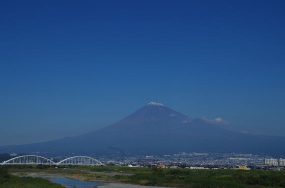 新幹線車窓から富士山