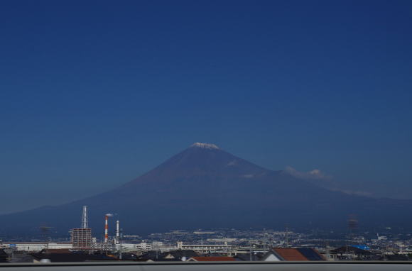 新幹線車窓から富士山