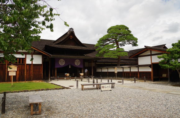 高山陣屋玄関