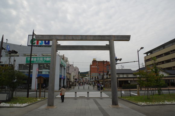 駅前の大鳥居