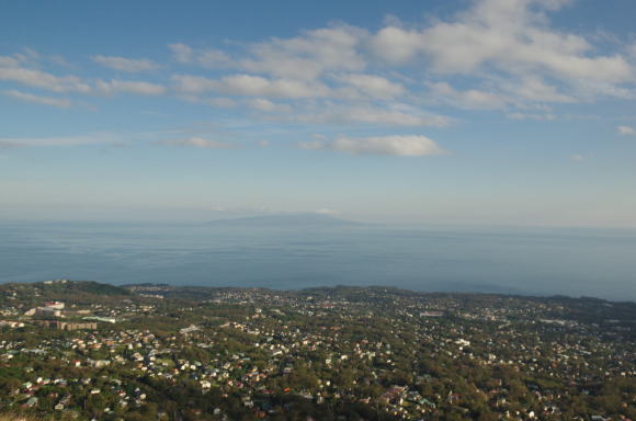 山頂の伊豆大島