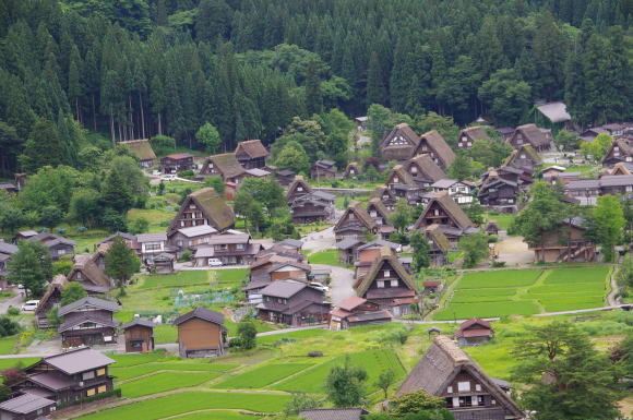 荻町集落のズーム画像