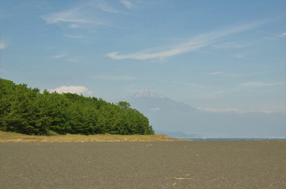 美保松原の先に富士山