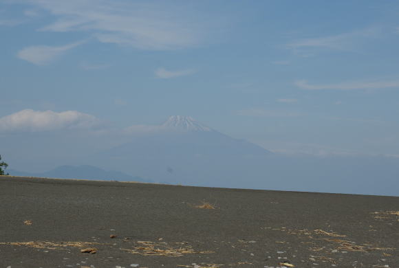 美保松原の先に富士山