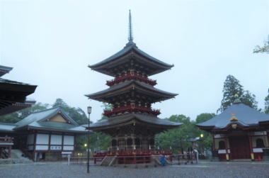 新勝寺三重塔