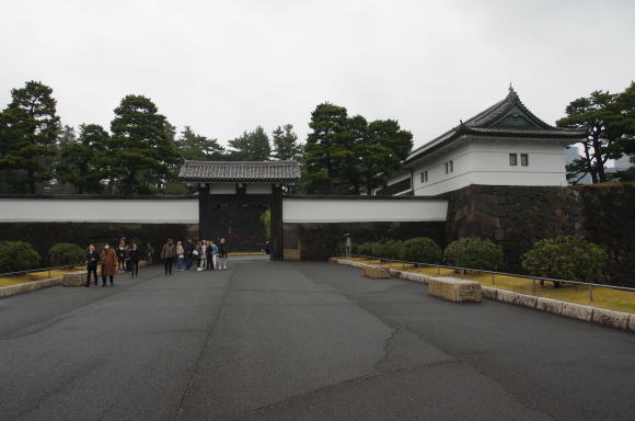 桜田門を警視庁方向から