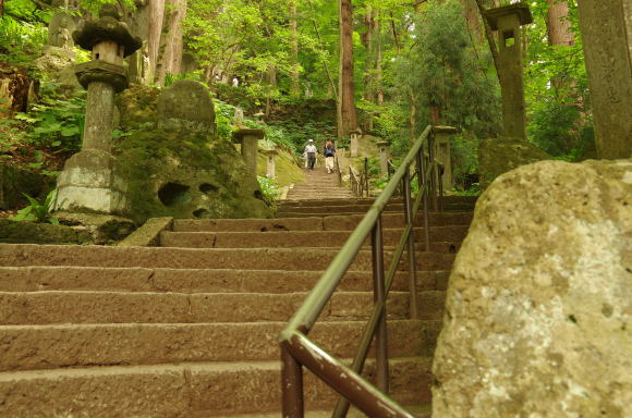 立石寺奥の院へ続く石段