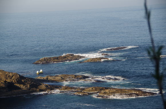 波に沈む海岸