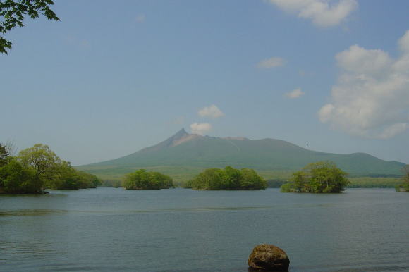 駒ヶ岳を背にする大沼公園