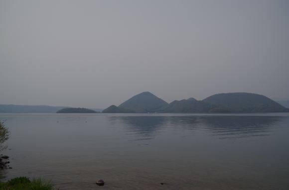 洞爺湖中央に浮かぶ中島