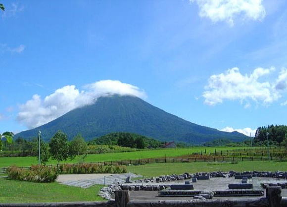 有島武郎記念館から羊蹄山