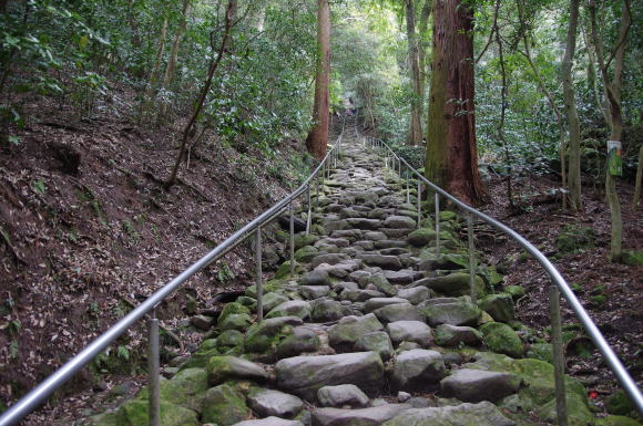 鬼の築いた石段