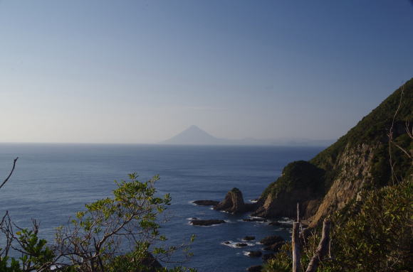 佐多岬から開聞岳の写真