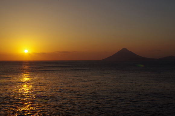 夕陽と開聞岳