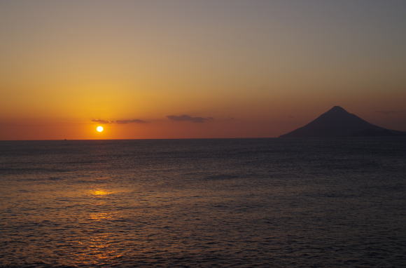 夕陽と開聞岳