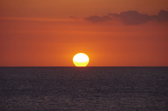 東シナ海に沈む太陽