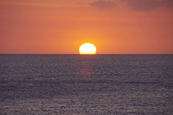 東シナ海に沈む太陽