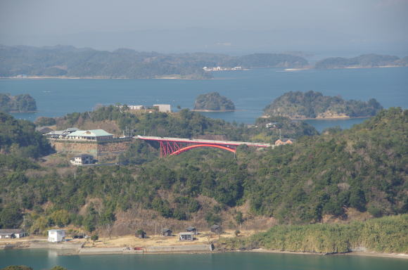 赤い塗装の松島橋