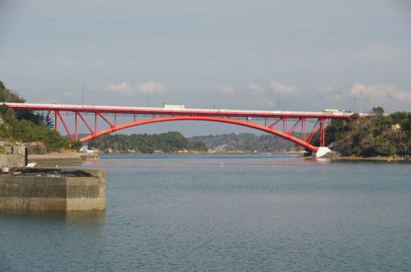 赤い塗装の松島橋