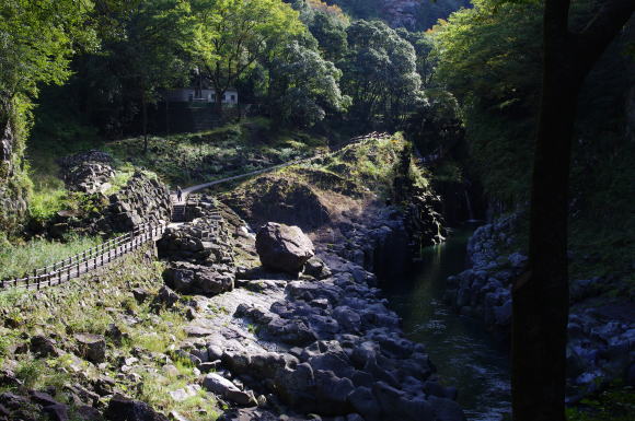 高千穂峡をいく遊歩道