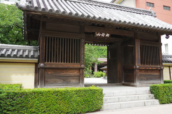 東長寺山門