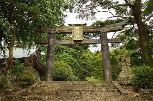 表参道に銅の鳥居