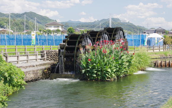 朝倉三連水車