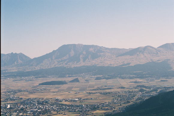 北外輪山から大観峰から高岳と中岳