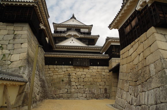 一の門から松山城