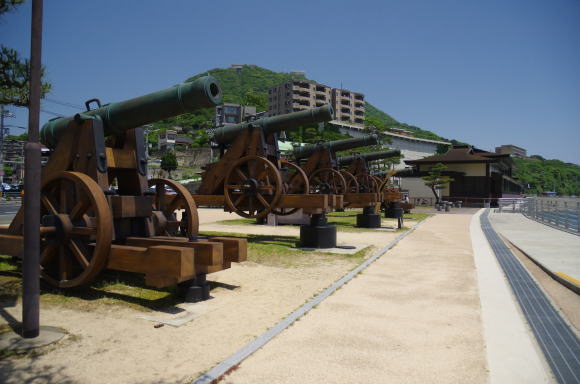 砲台が並ぶみもすそ川公園