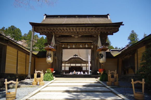 金剛峯寺正門