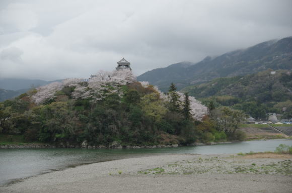 肱川河畔の大洲城