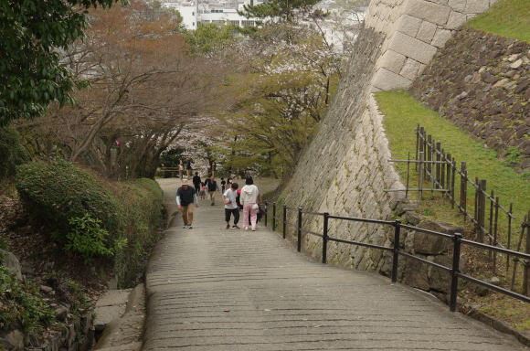 急傾斜の見返坂